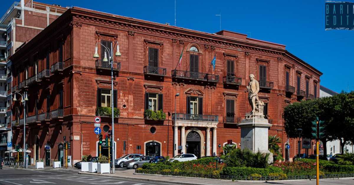 Alla scoperta dell'ottocentesco Palazzo Diana: l'edificio con l'androne "pi� bello di Bari"